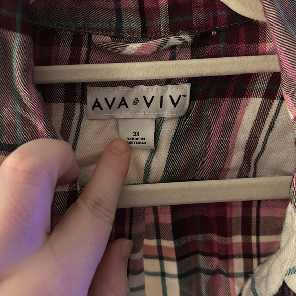 Ava and Viv 3X Plaid Button Up - Picture 3 of 3